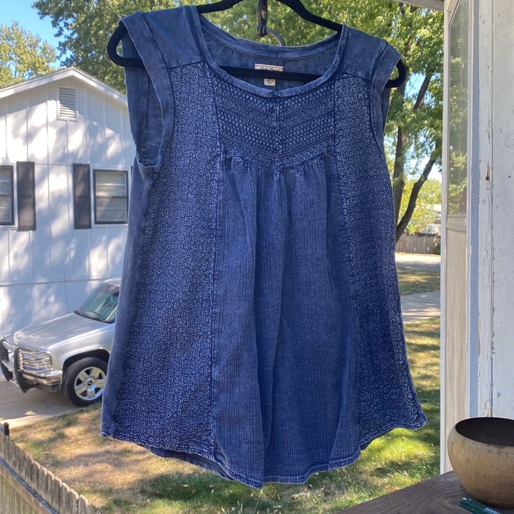 LUCKY BRAND Sleeveless Shirt Eyelet Detail Boho Size M Blue Destress look